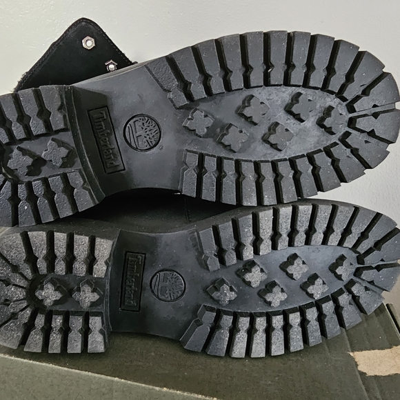 New In Box Woman's Timberland Black Fleece Lined Winter Boots.  Size 8B - Picture 14 of 15